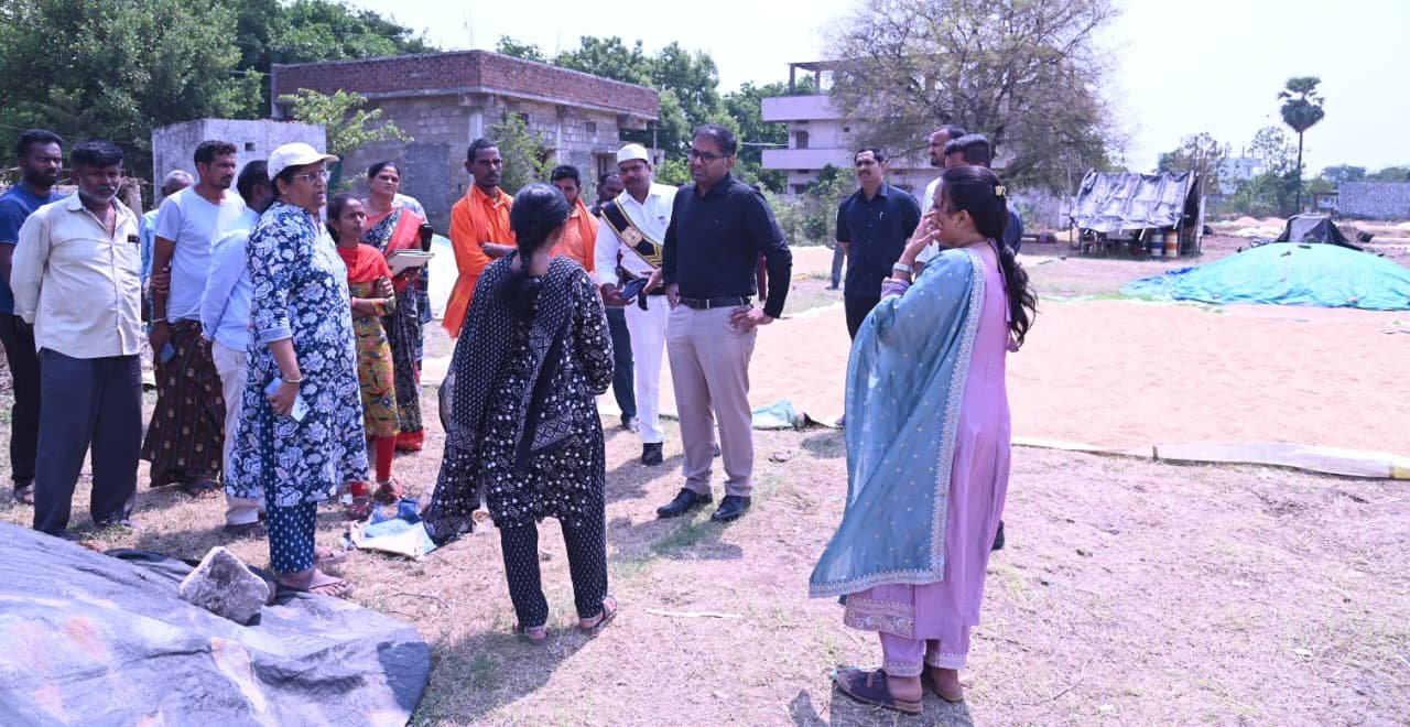   హమాలీ కూలీలను పెంచి నాణ్యమైన ధాన్యం సేకరణకు ఆదేశాలు  ఉపాధి హామీ పనుల్లో కూలీలకు ఎండల నుంచి రక్షణ చర్యలు చేపట్టాలి